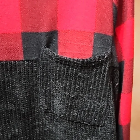 Black and Red Ling Sleeve Top - Picture 3 of 9